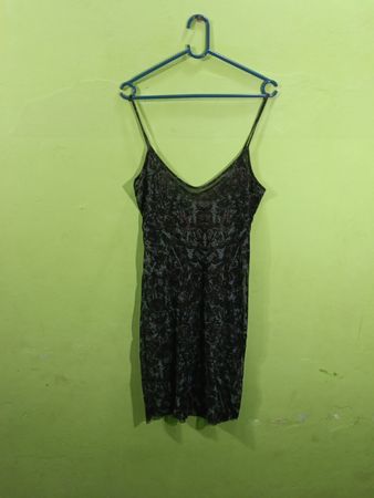 Schwarzes transparentes Unterkleid