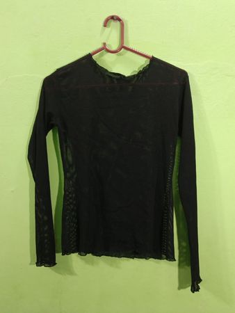 LES FEUX DE LA MODE PARIS Schwarzes Mesh-Oberteil mit langen Ärmeln
