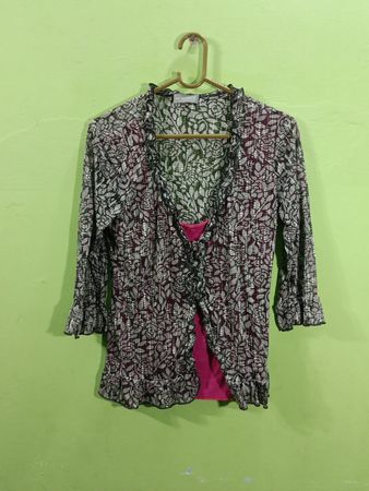 Per Una Damenbluse mit Blumenmuster und Rüschenbesatz