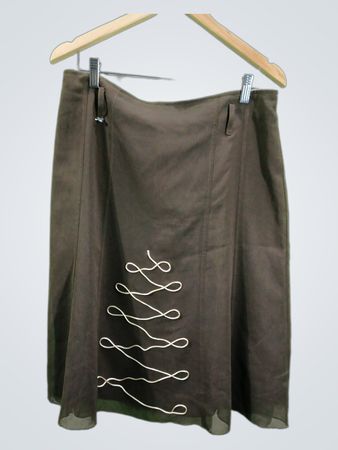 Brauner A-Linien-Rock mit weißer Stickerei