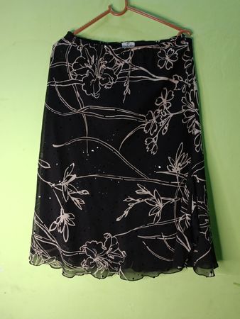 Buati RG schwarzer Midirock mit Blumenmuster