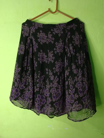 NOA NOA Rock mit schwarzem Blumenmuster