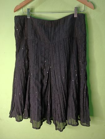 New Look schwarzer plissierter Paillettenrock