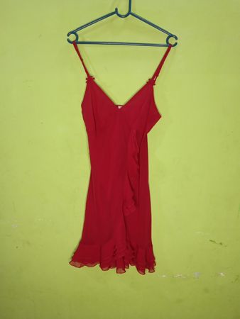 Oreanta rotes Kleid mit Rüschen