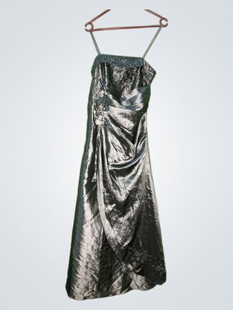Langes trägerloses Kleid