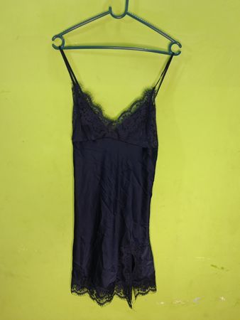 Satin-Minikleid mit Spitzenbesatz