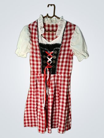 Rot-weiß kariertes Kleid mit schwarzer Spitze und Banddetail