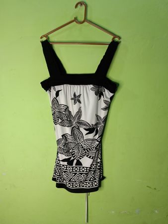 K Woman Schwarz-Weiß-Blumenmuster Trägershirt