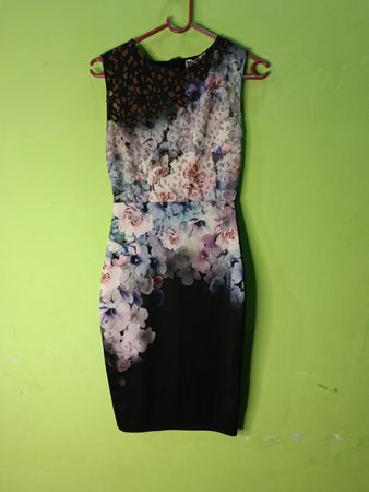 Lipsy London Blumenmuster Etuikleid