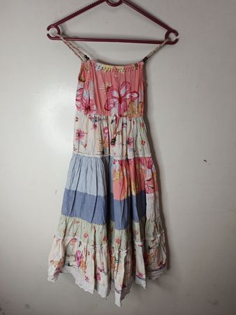 Maxikleid mit gestufter Patchwork-Blumenmuster