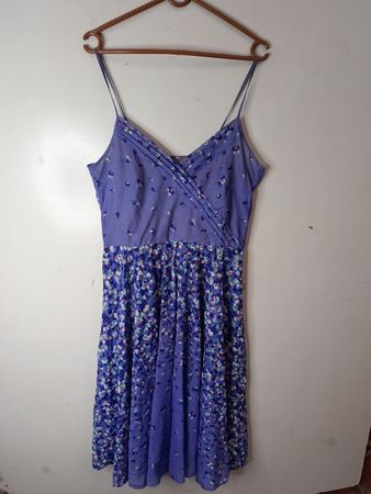Lila Blumenprint Spaghettiträger-Kleid