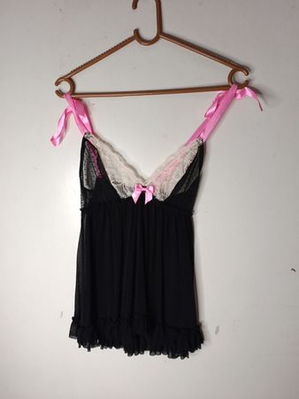Schwarzes Babydoll-Unterwäsche mit pinken Schleifen und Spitzenbesatz