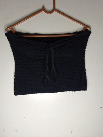 Schwarzes, strukturiertes Tube-Top mit Kordelzug