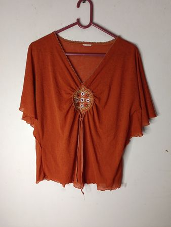 Orange Bluse mit verziertes Dekolleté