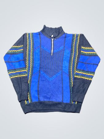 Blauer und schwarzer Mockneck-Pullover mit geometrischem Muster
