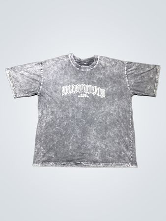 Washed-Grau-T-Shirt mit weißem Gothic-Schriftzug