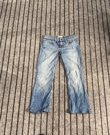 Blaue Jeans aus Denim