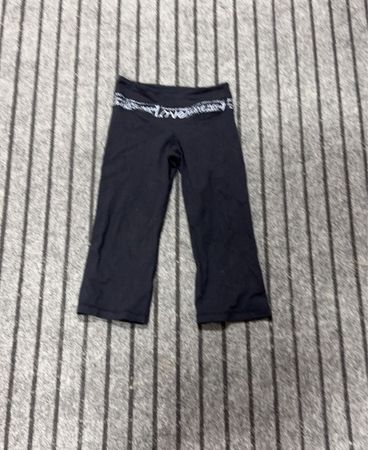 Lululemon Schwarze Abgeschnittene Yoga-Hosen