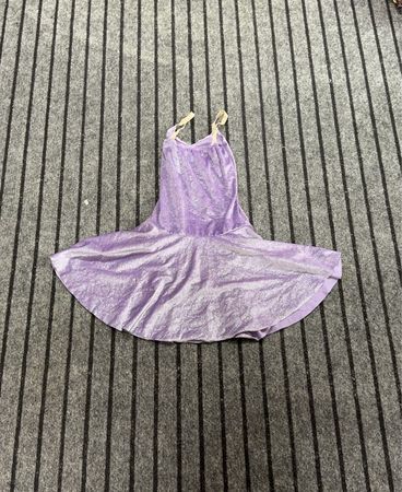 Lila glitzerndes Kleid
