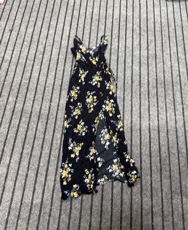 Schwarzes Blumenmuster Midi-Kleid