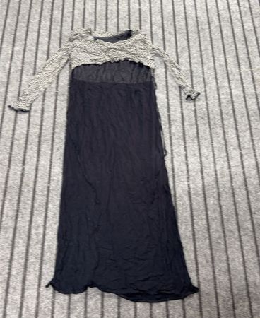Langes Schwarz-weißes Kleid