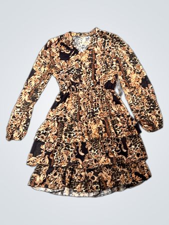 Langärmliges gestuftes Druckkleid