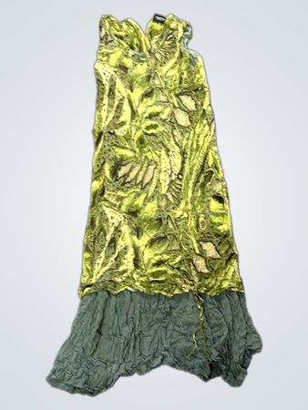 Grünes Kleid mit Blättermuster