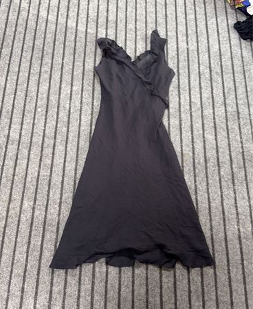 Schwarzes Kleid