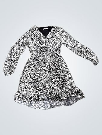 Schwarz-weiß gemustertes Kleid
