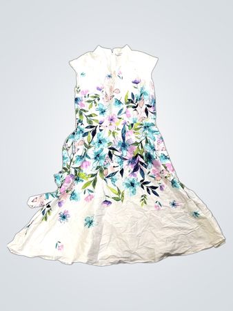 Kleid mit weißem Blumenmuster