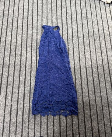 Blaues Spitzenkleid