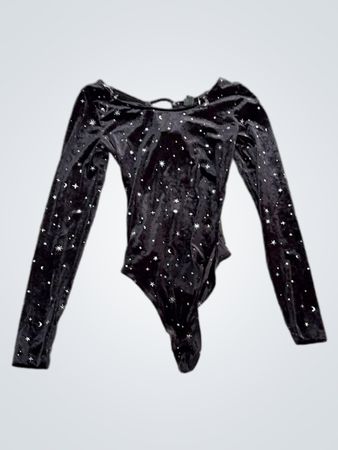 Schwarzer Samtbodysuit mit Mond- und Sternenmotiv