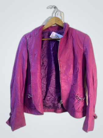 Rosa Lederjacke