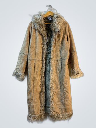 Abrigo de pelaje largo y peludo