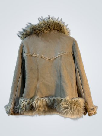 Manteau beige avec garniture en fourrure