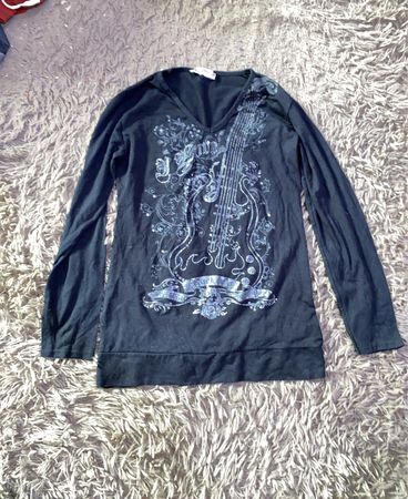 Graphic Long Sleeve V-Neck Top