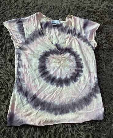 Miss Caroline Tie-Dye V-Neck T-Shirt