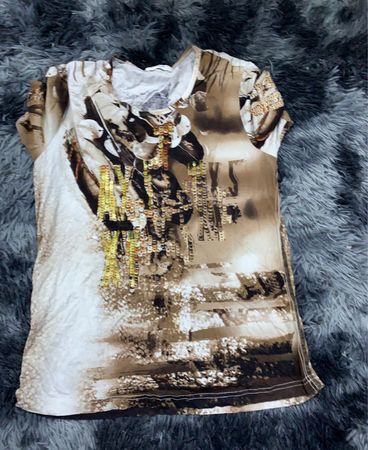 T-Shirt with Brown and Gold Design
