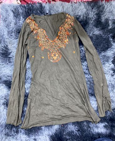 Embroidered V-Neck Long-Sleeve Blouse