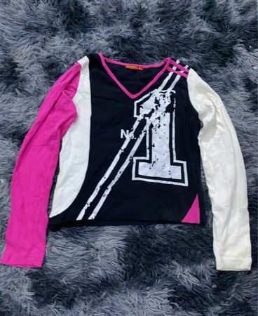 Long Sleeve V-Neck Graphic Top