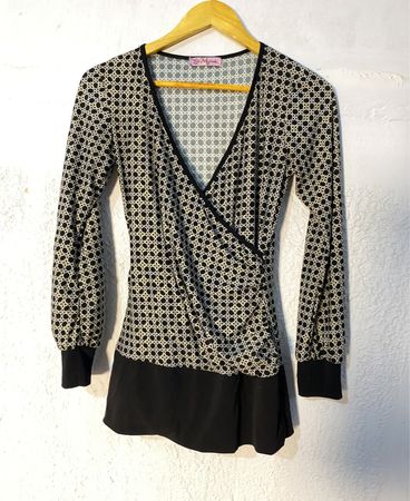 Lili Mercdi Gray and Black Patterned Top