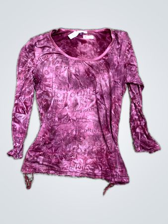 Pink Long-Sleeve Top with 'designoftwil' Print
