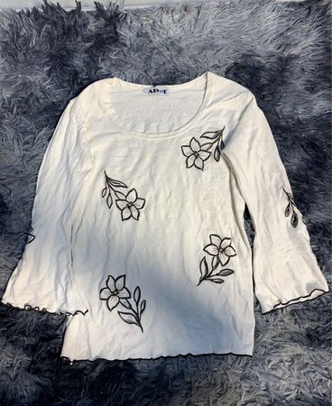 A19E White Floral Blouse