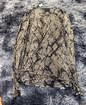 Nette and Rare Snakeskin Print Top