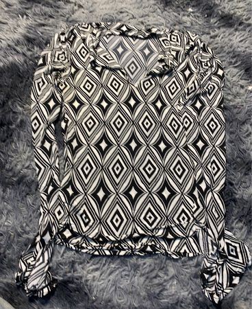 Black and White Geometric Patterned Scarf