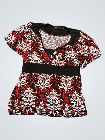 Koolaburra Women's Red and White Floral Short Sleeve Top