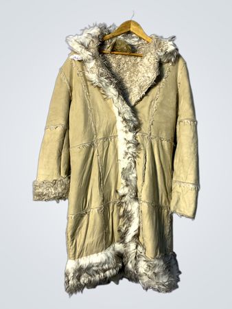 Beige faux fur trim coat