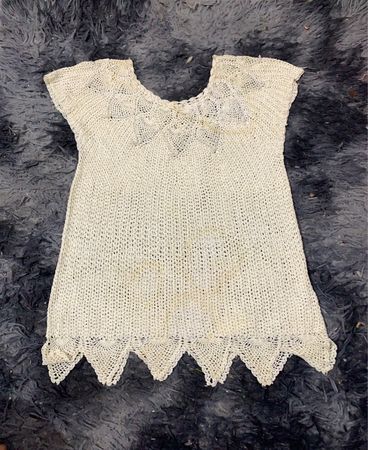 White knitted top with lace trim