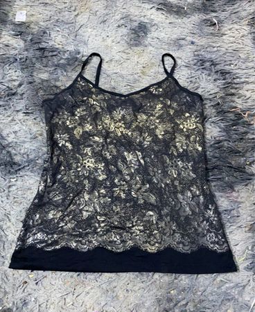 Schwarzes Spitzentop