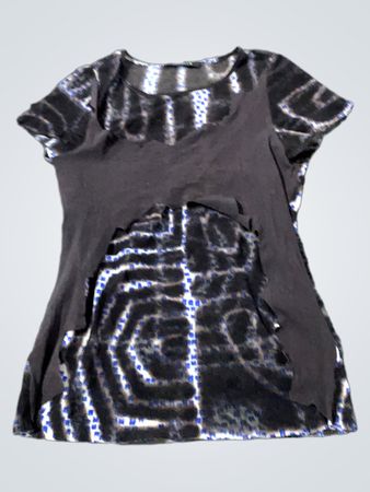Schwarz-weiß gemustertes Kleid